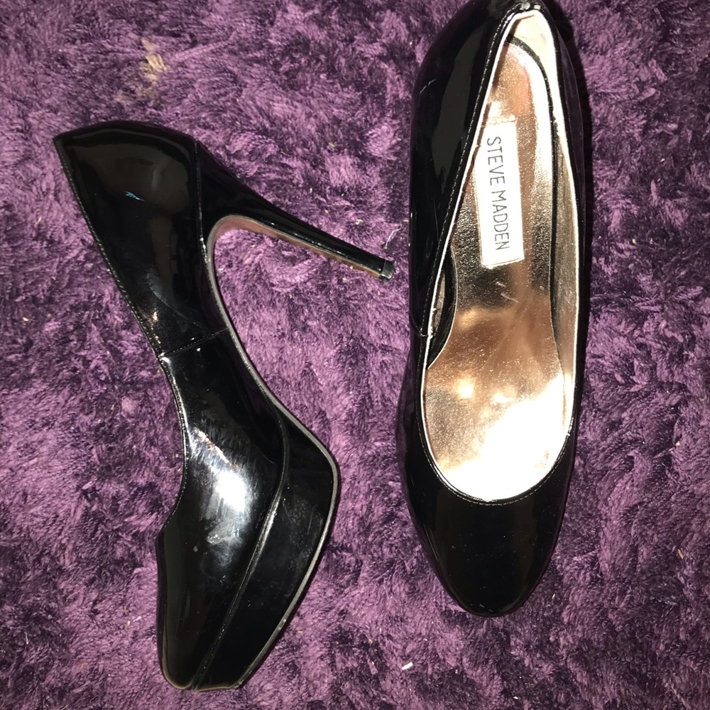 STEVE MADDEN BLACK PUMPS